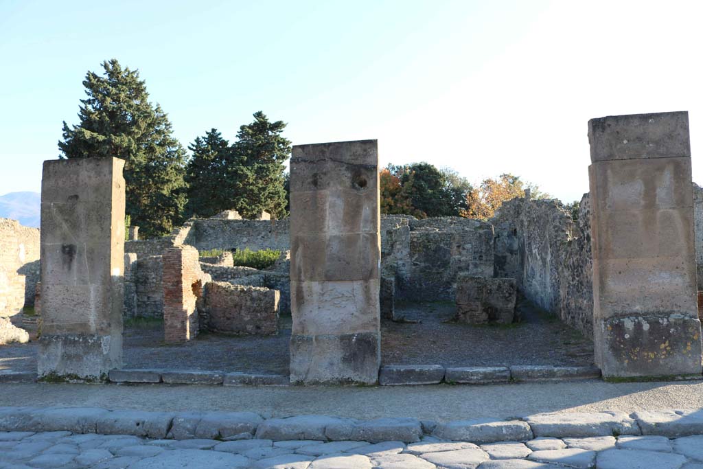 Via dellAbbondanza, Pompeii. South side. December 2018. 
Looking south towards VIII.5.22, centre left, and VIII.5.21, on right. Photo courtesy of Aude Durand.
