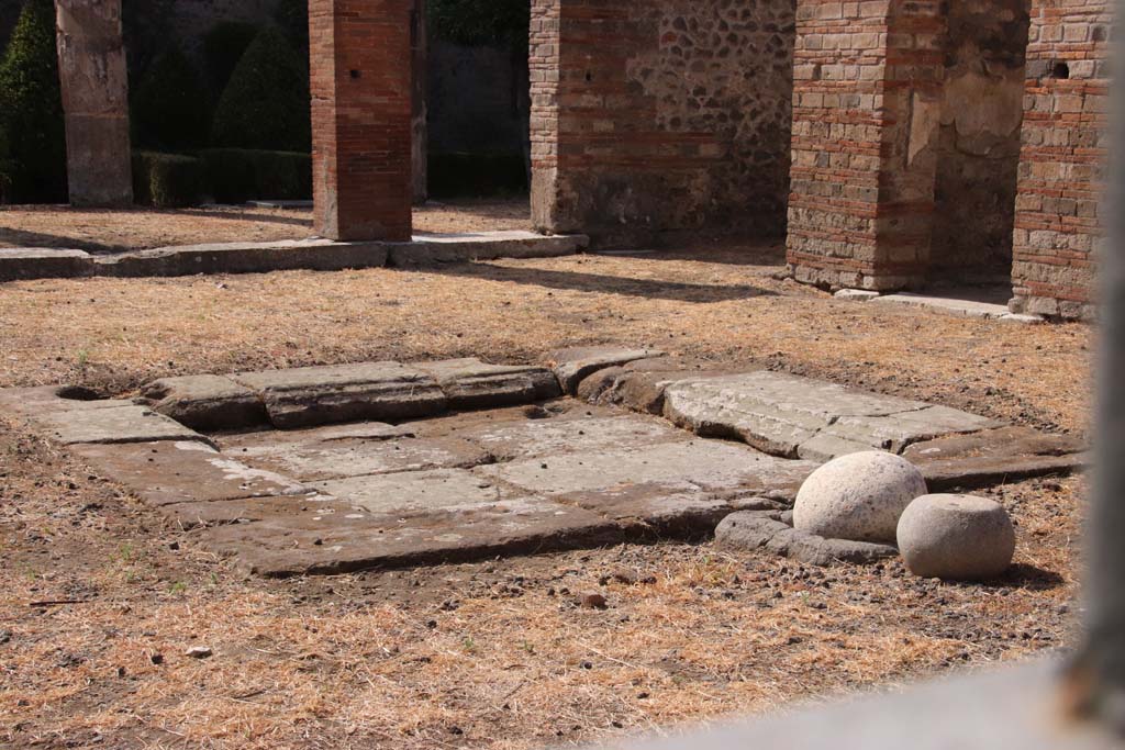 VIII.5.28 Pompeii. September 2019. Room 1, looking across impluvium in atrium. Photo courtesy of Klaus Heese.