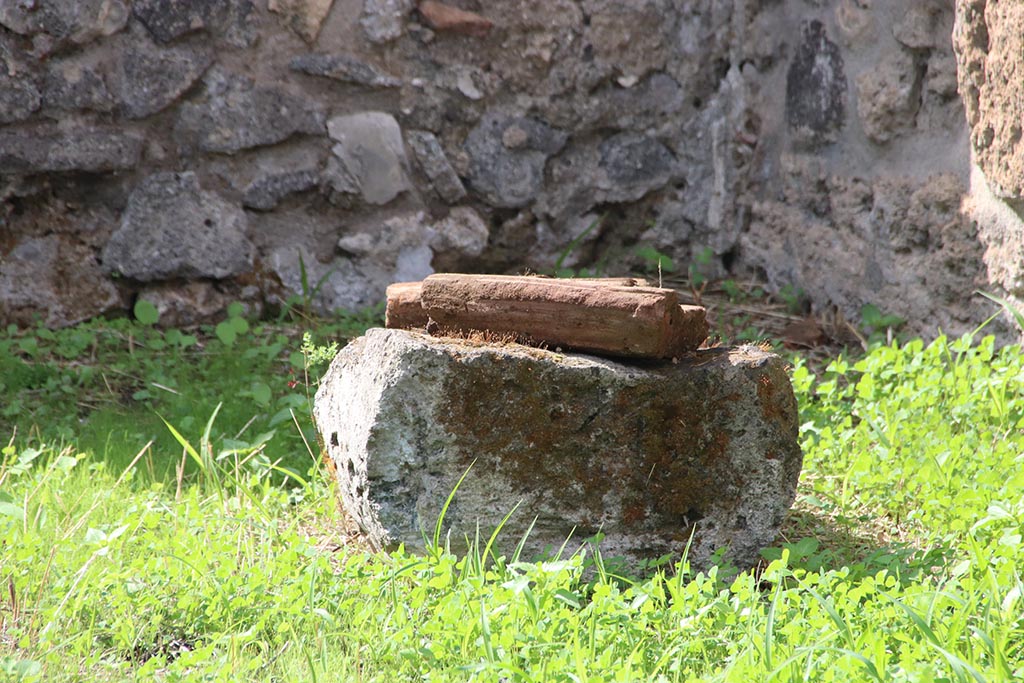 VIII.7.10 Pompeii. October 2024. Detail from room at rear of shop-room. Photo courtesy of Klaus Heese.