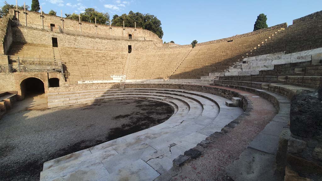 VIII.7.20 Pompeii. August 2021. Looking north-west across the Theatre.
Foto Annette Haug, ERC Grant 681269 DÉCOR.
