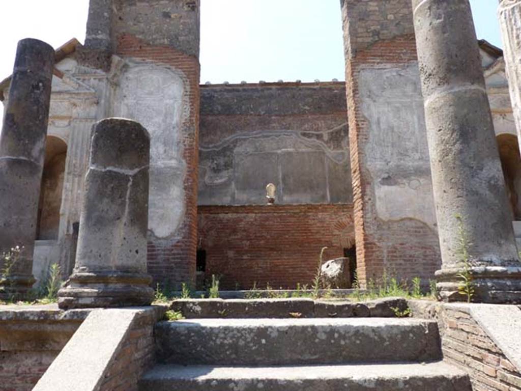 VIII.7.28 Pompeii. April 2016. There is now a reproduction marble bust of Isis at the rear of the temple cella. 
Photo courtesy of Benjamín Núñez González (Own work) via Wikimedia Commons. [Use subject to CC BY-SA 4.0].
