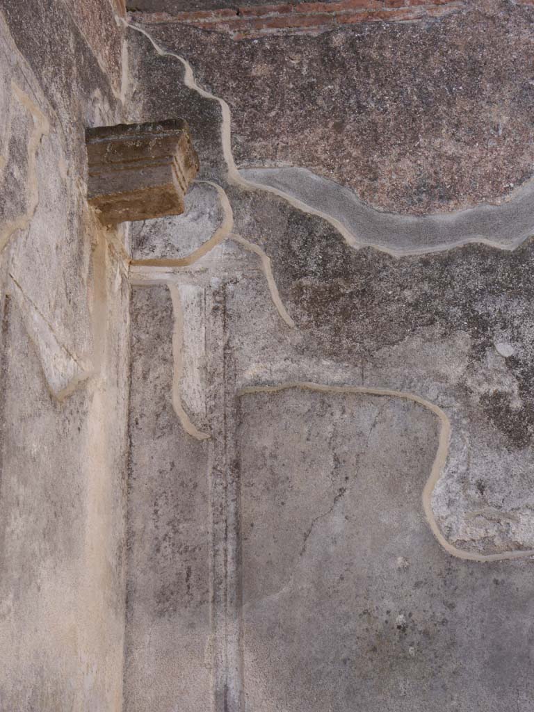 VIII.7.28 Pompeii. September 2018. Detail of remaining stucco in upper south-west corner. 
Foto Anne Kleineberg, ERC Grant 681269 DÉCOR.
