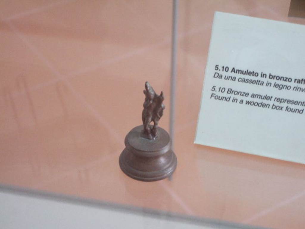 VIII.7.28 Pompeii. Bronze amulet of Harpocrates found in a wooden box in the cella. 
Now in Naples Archaeological Museum. Inventory number 5334.

