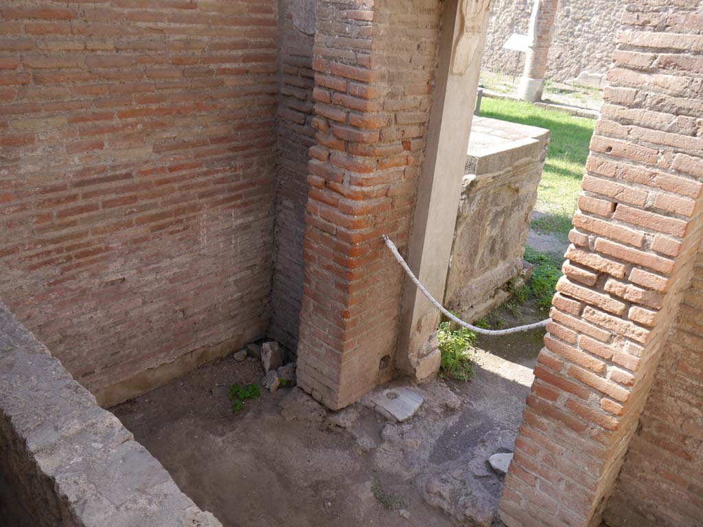 VIII.7.28 Pompeii. September 2018. Looking north-west across purgatorium towards entrance doorway.
Foto Anne Kleineberg, ERC Grant 681269 DÉCOR.
