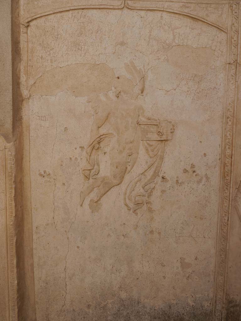 VIII.7.28 Pompeii. September 2018. Detail of stucco decoration on south end of east side of Purgatorium.
Foto Anne Kleineberg, ERC Grant 681269 DÉCOR.
