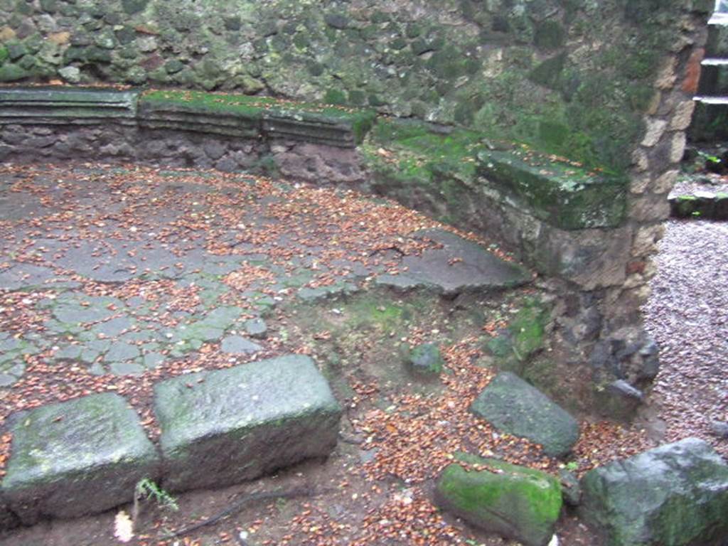 VIII.7.33 Pompeii Triangular Forum. December 2005. Front east end of semi circular stone bench. The lion’s foot is missing.