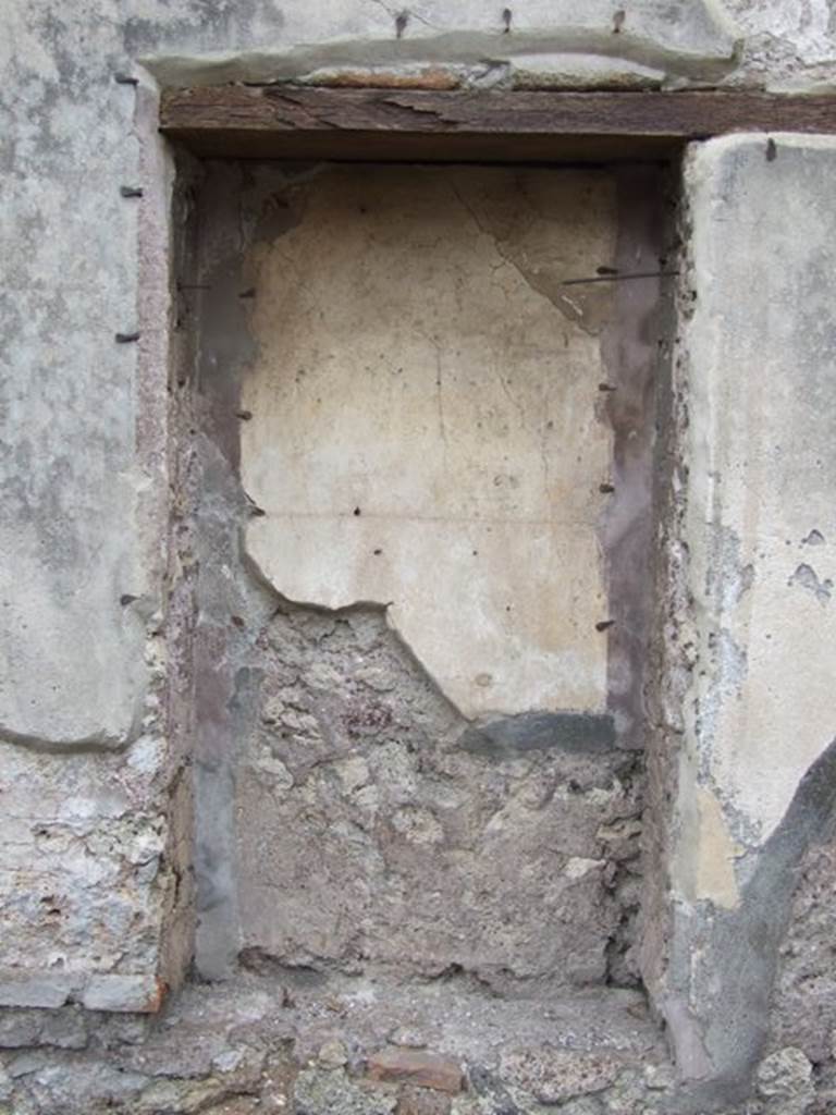 IX.1.7 Pompeii.  December 2007.   Rectangular niche on south wall