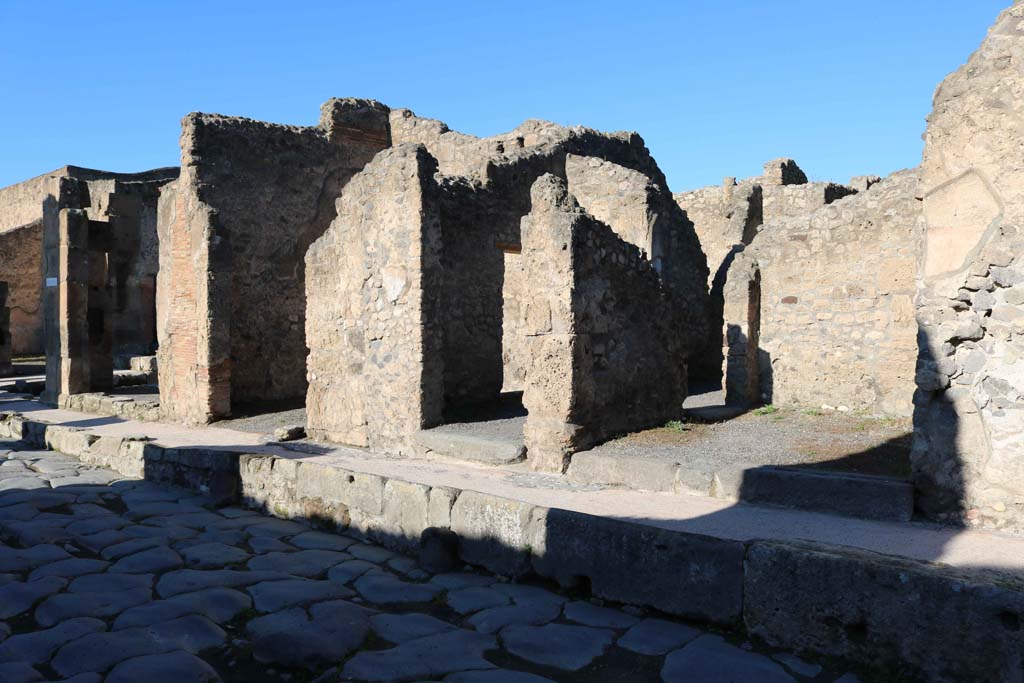 IX.1.19, Pompeii, on right. December 2018. 
Looking west along north side of Via dellAbbondanza, towards junction with Via Stabiana, on left. Photo courtesy of Aude Durand.

