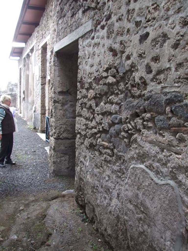 IX.1.20 Pompeii.  December 2007.  Room 14. Doorway, and western side of atrium.