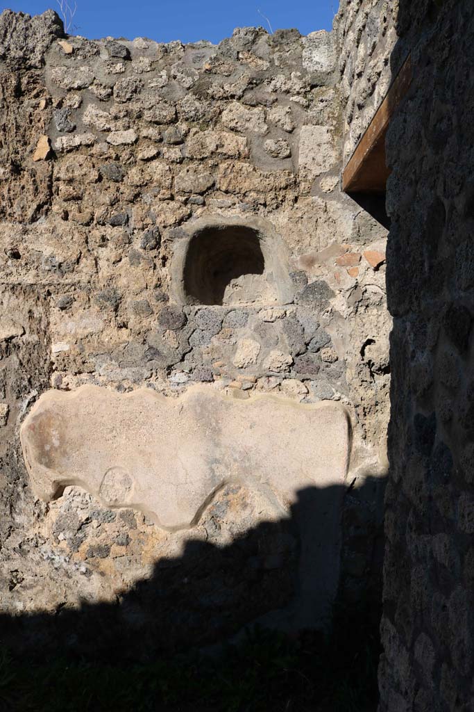 IX.2.11 Pompeii. December 2018. 
Looking towards east end of north wall, with niche. Photo courtesy of Aude Durand.
