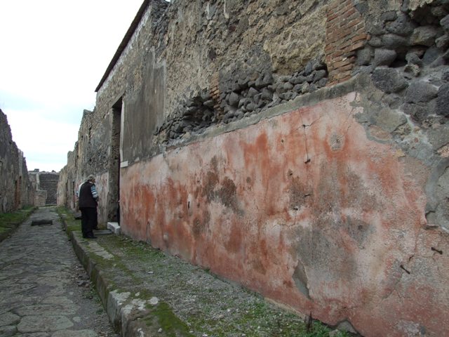 IX.2.16 Pompeii. December 2007. Vicolo di Balbo looking west to Via Stabia.  