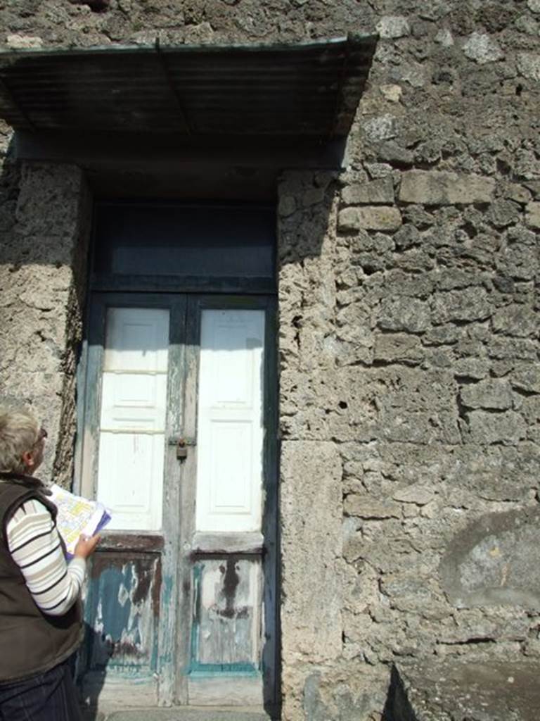 IX.2.17 Pompeii.  March 2009.  Doorway to Room 3, Triclinium.