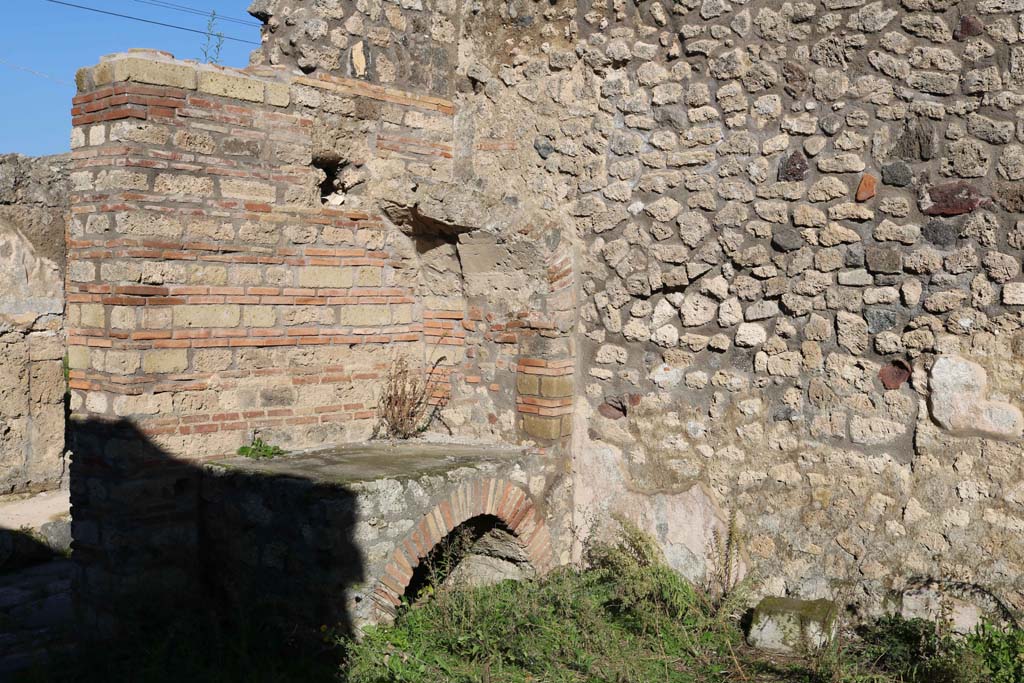 IX.2.25 Pompeii. December 2018. Looking towards hearth in north-east corner. Photo courtesy of Aude Durand.