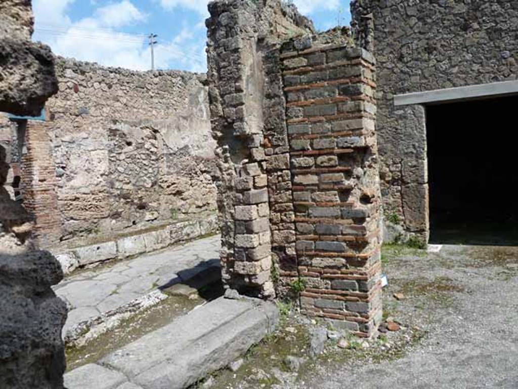 IX.2.27 Pompeii. May 2010. Looking out into Via degli Augustali and the east side of entrance doorway.