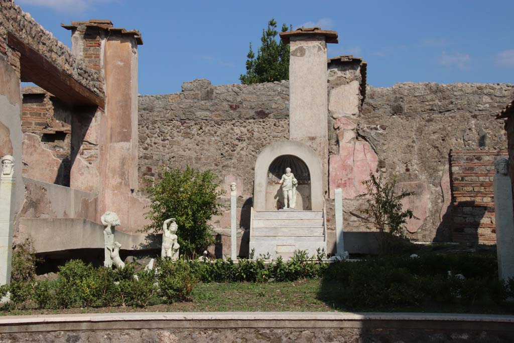 IX.3.5 Pompeii. September 2017. Room 26, the garden from the tablinum.  Photo courtesy of Klaus Heese.