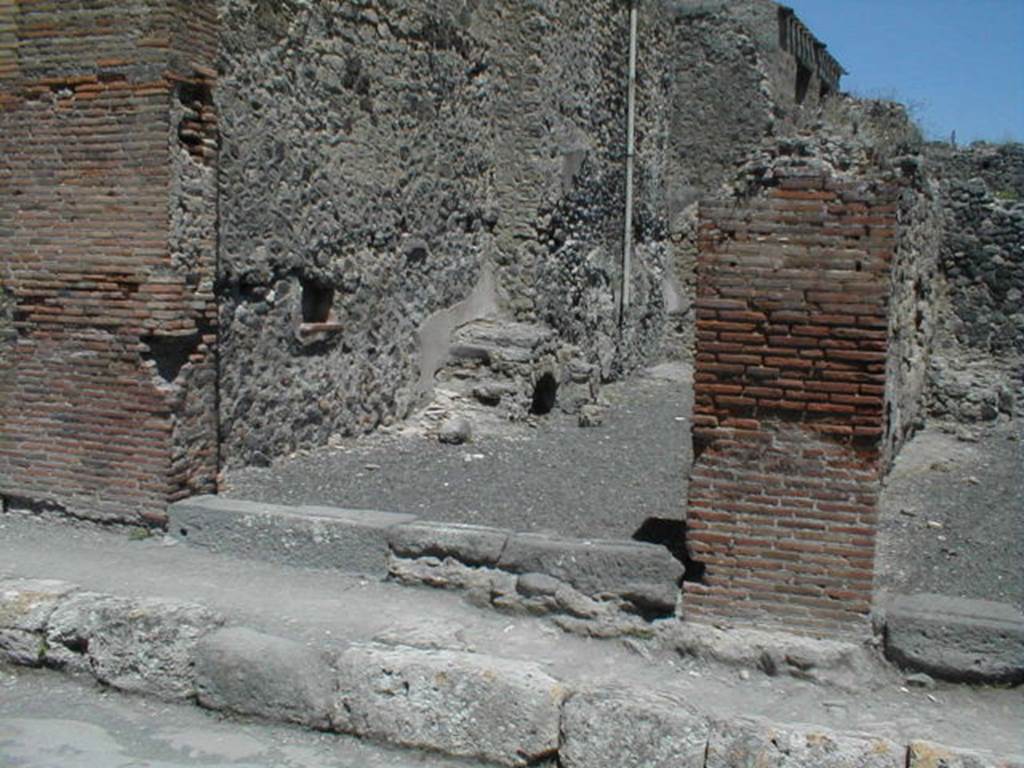 IX.3.7 Pompeii. May 2005. Looking across entrance towards the north wall.
