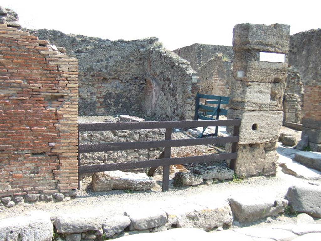 IX.3.10 Pompeii. May 2006. Entrance on Via Stabiana. Looking east.