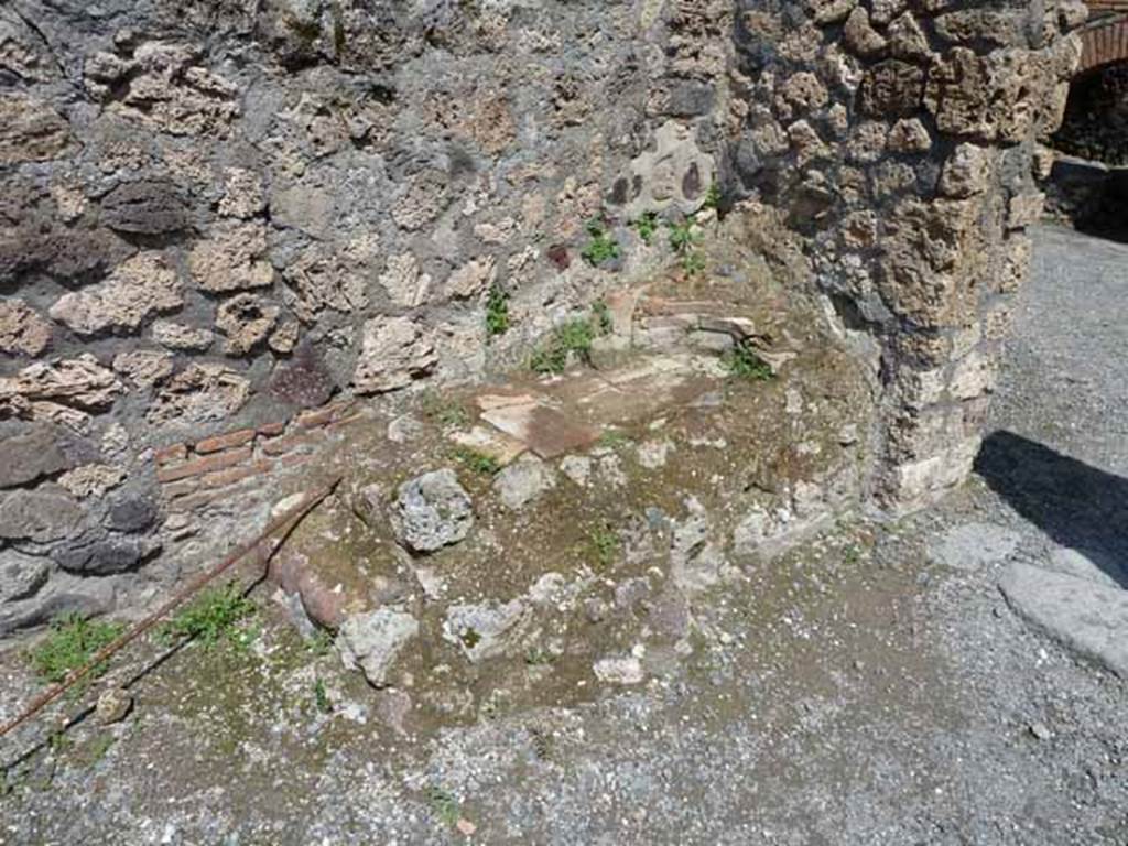 IX.3.10 Pompeii. May 2010. North side of doorway linking shop to bakery. 