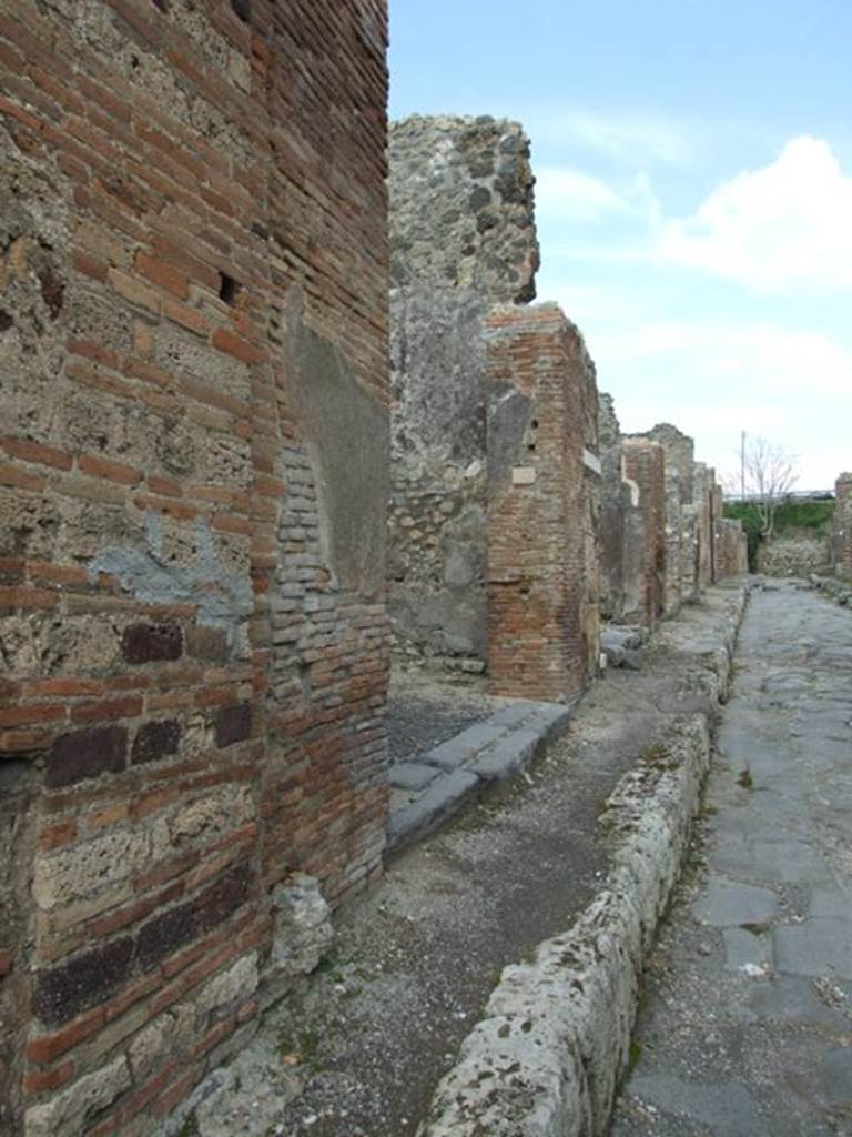 IX.3.13 Pompeii.  March 2009. Entrance on vicolo.  Looking east. 