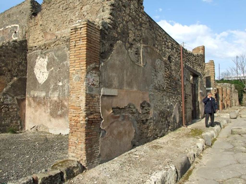 IX.3.18  Pompeii. March 2009.    Wall between IX.3.18 and IX.3.19, site of graffiti.

