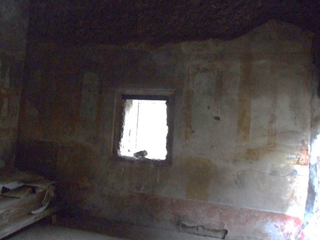 IX.3.19 Pompeii. December 2007. Room 11, north wall, with window of oecus/triclinium overlooking bakery. 
In the south wall was another window giving light to one of the other tricliniums. 
