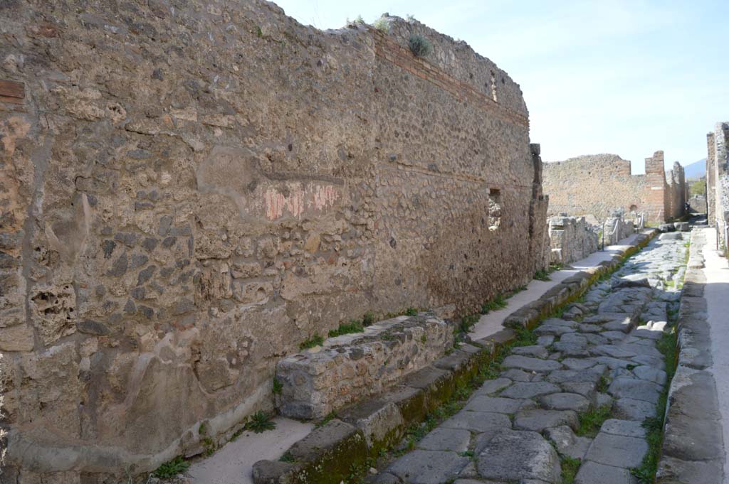 IX.3.20 Pompeii, doorway on left, Pompeii. March 2019. Looking north on west side of Vicolo di Tesmo.
Foto Taylor Lauritsen, ERC Grant 681269 DÉCOR.
