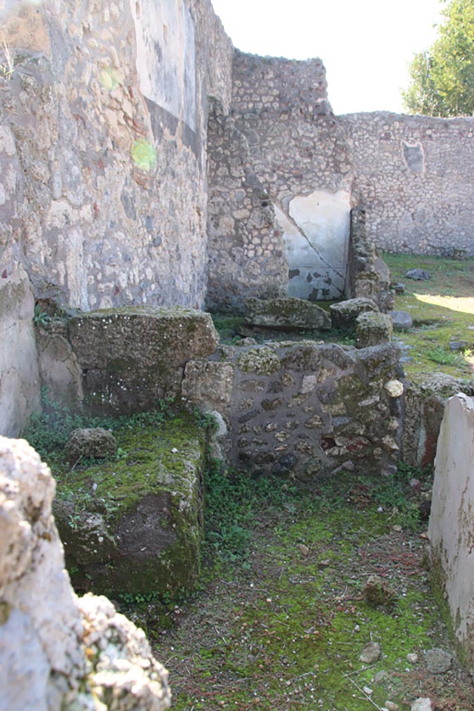 IX.3.21 Pompeii. October 2022.
Looking west along south wall from room on south side of entrance doorway. Photo courtesy of Klaus Heese. 
