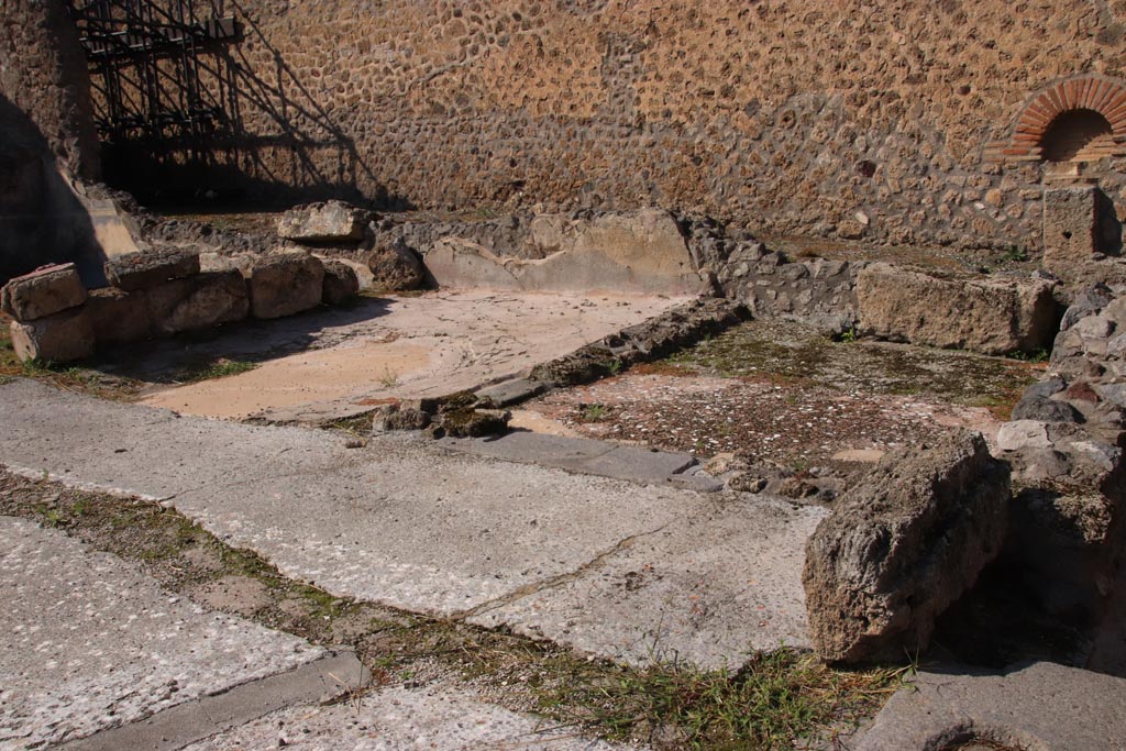 IX.3.22 Pompeii. October 2022. Looking towards rooms on north side. Photo courtesy of Klaus Heese. 