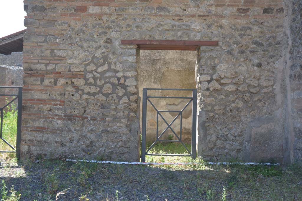 IX.5.1 Pompeii. May 2017. Doorway in south wall at west end. 
Foto Christian Beck, ERC Grant 681269 DÉCOR.

