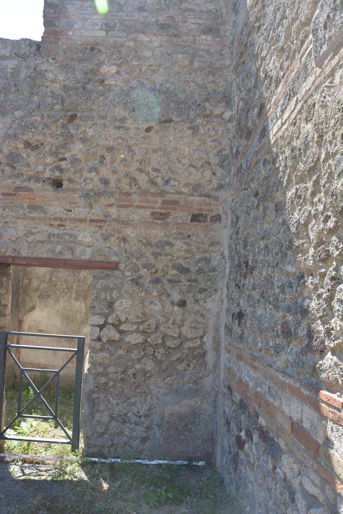 IX.5.1 Pompeii. May 2017. Looking towards south wall in south-west corner.  
Foto Christian Beck, ERC Grant 681269 DÉCOR.
