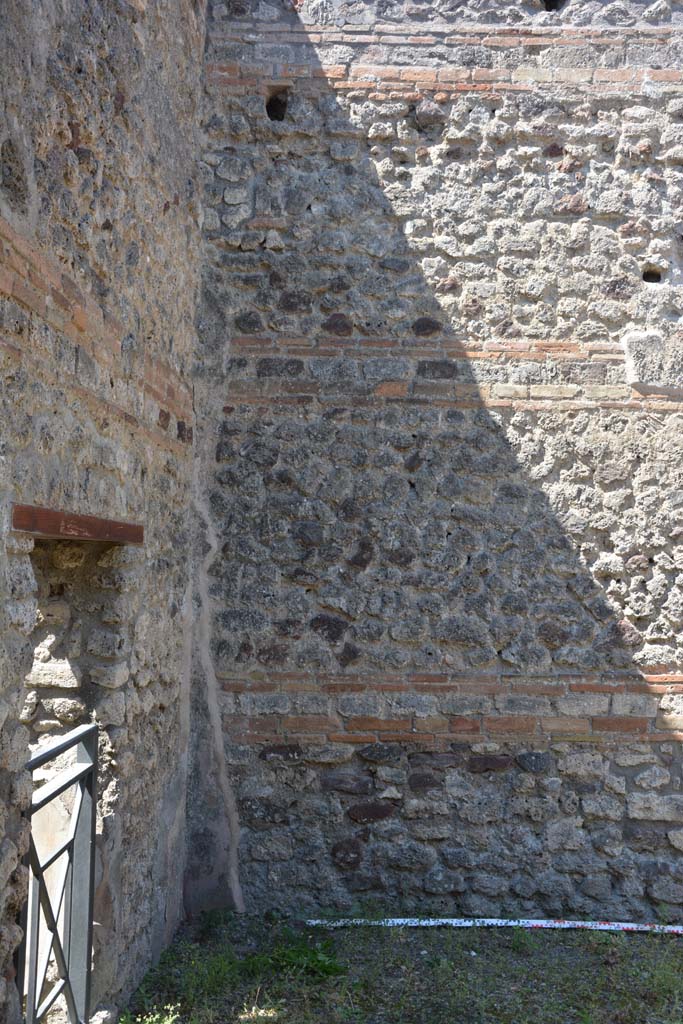 IX.5.1 Pompeii. May 2017. Looking towards west wall in south-west corner.
Foto Christian Beck, ERC Grant 681269 DÉCOR.
