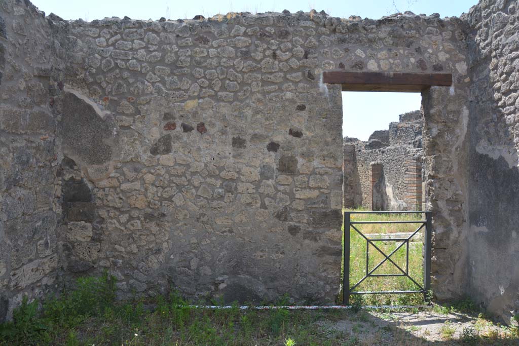 IX.5.3 Pompeii. May 2017. Looking towards south wall.
Foto Christian Beck, ERC Grant 681269 DÉCOR.


