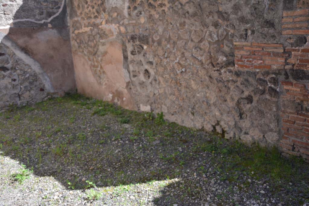 IX.5.4 Pompeii. March 2017. Room a, looking east along south wall.
Foto Christian Beck, ERC Grant 681269 DÉCOR.
