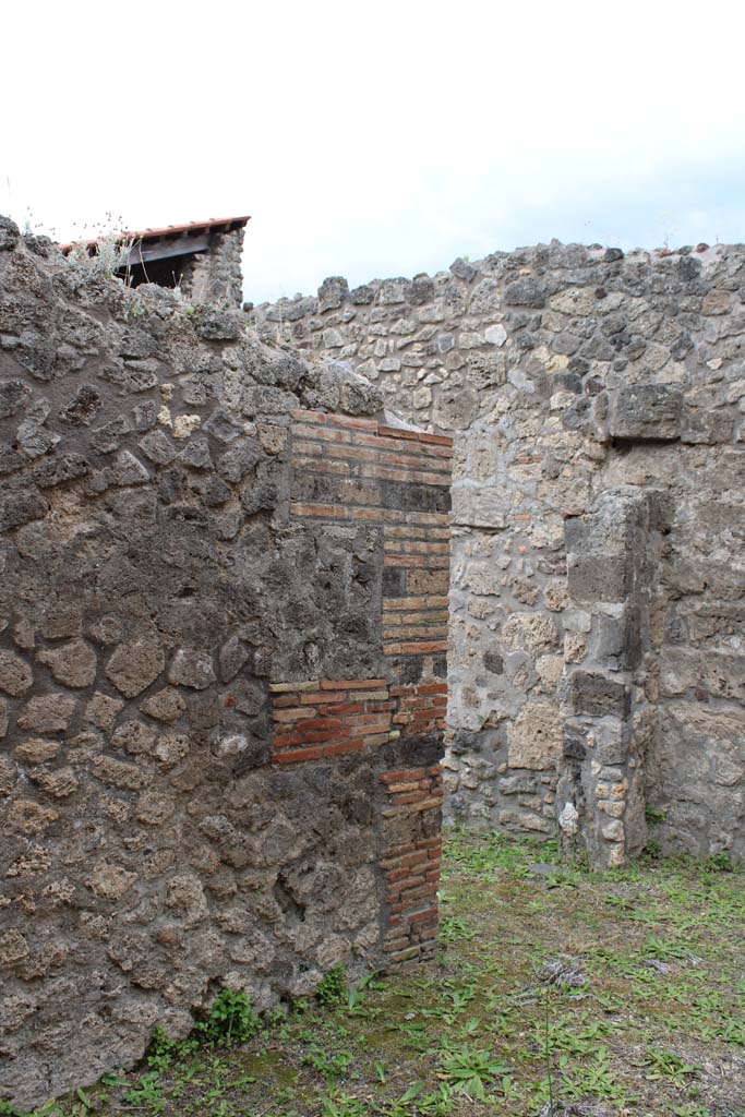 IX.5.4 Pompeii. March 2019. 
Room a, south wall, looking towards south-west corner with doorway to room b, the bakery.
Foto Christian Beck, ERC Grant 681269 DÉCOR.
