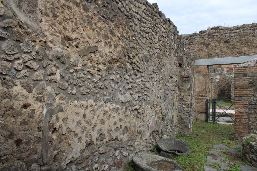 IX.5.4 Pompeii. March 2019. Room b, west wall of the bakery.
Foto Christian Beck, ERC Grant 681269 DÉCOR.
