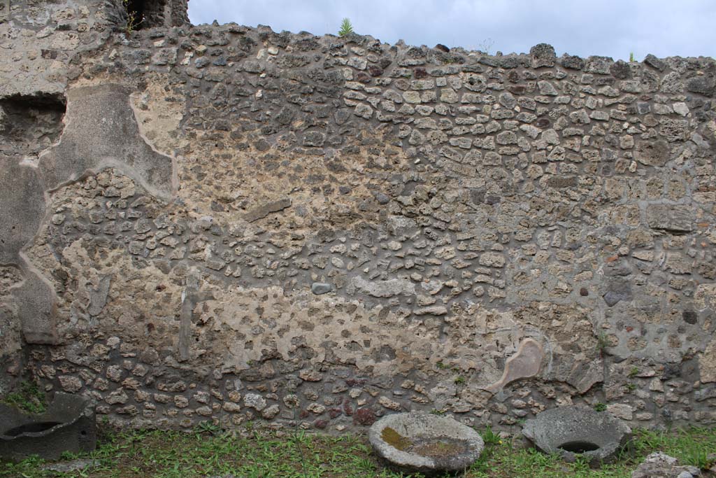 IX.5.4 Pompeii. March 2019. Room b, west wall of bakery.
Foto Christian Beck, ERC Grant 681269 DÉCOR.

