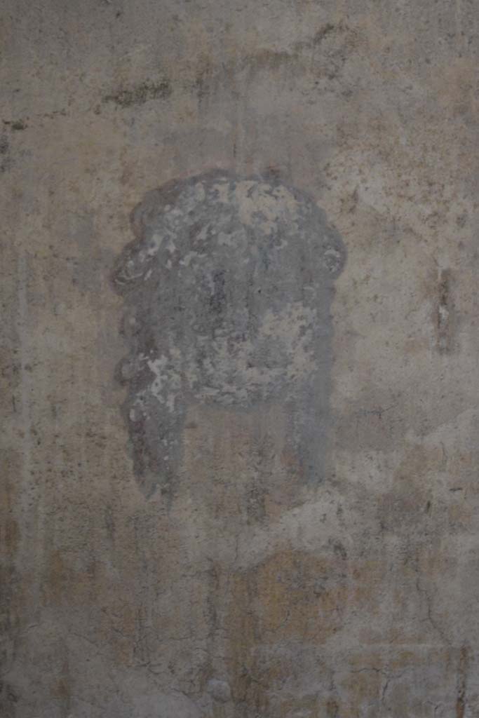 IX.5.6 Pompeii. May 2017. Room k, 
North end of west wall, green female mask on a white background with red hair held with a white ribbon.
Foto Christian Beck, ERC Grant 681269 DCOR.
