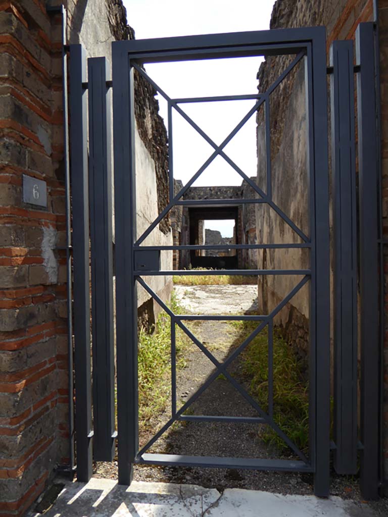 IX.5.6 Pompeii. September 2015. Entrance doorway.
Foto Annette Haug, ERC Grant 681269 DÉCOR

