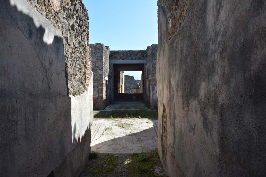 IX.5.6 Pompeii. March 2017. Looking south across room a, and atrium c from entrance corridor.  
Foto Christian Beck, ERC Grant 681269 DÉCOR.
