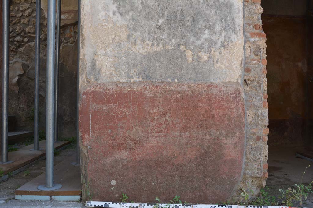 IX.5.6 Pompeii. May 2017. Area c’, detail of zoccolo on pilaster on south side of doorway to room h.
Foto Christian Beck, ERC Grant 681269 DÉCOR.
