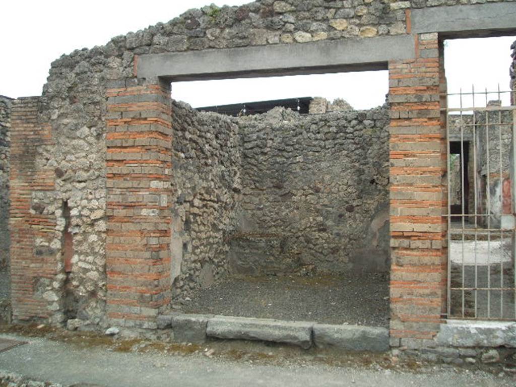 IX.5.7 Pompeii. May 2005. Entrance, looking south on Via di Nola.