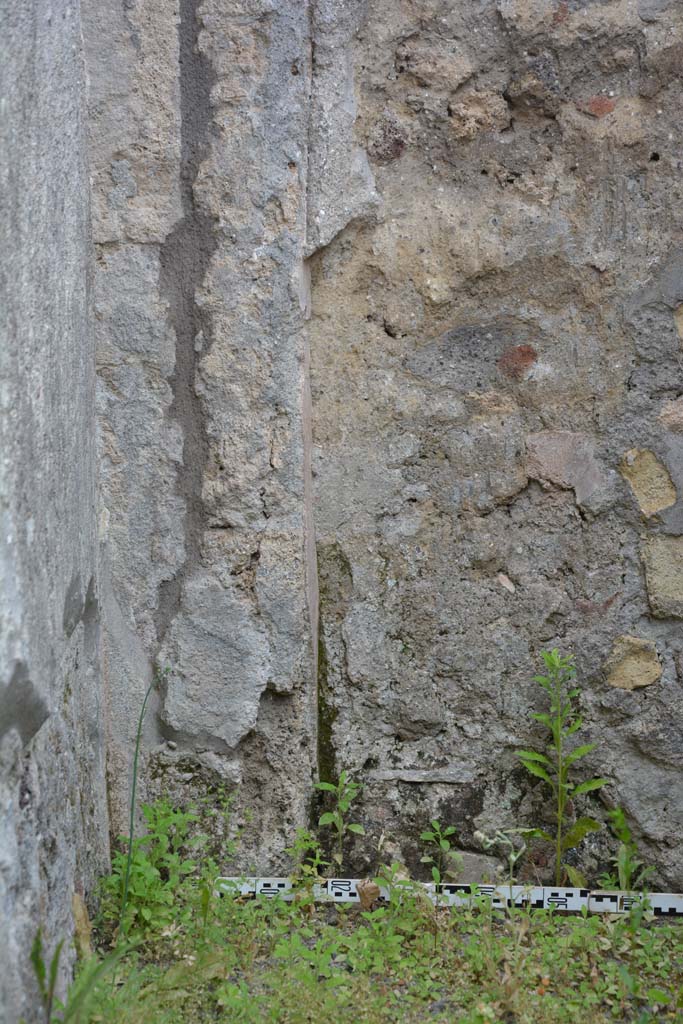 IX.5.8 Pompeii. May 2017. Lower south wall in south-east corner.
Foto Christian Beck, ERC Grant 681269 DÉCOR.

