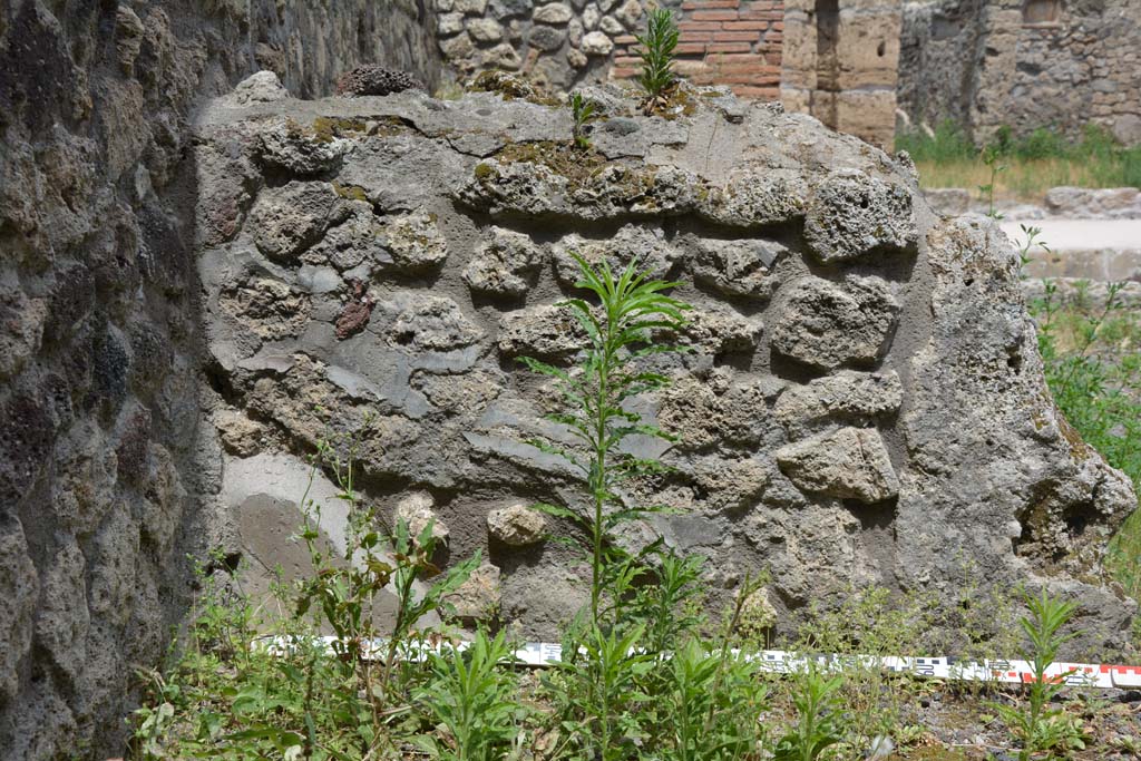 IX.5.8 Pompeii. May 2017. 
Looking north towards wall separating room in south-west corner from another room in centre on west side.
Foto Christian Beck, ERC Grant 681269 DÉCOR.
