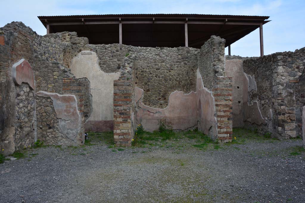 IX.5.9 Pompeii. March 2017. Room “b”, looking towards east side of atrium, with doorways to rooms “f”, “g” and “h”.
Foto Christian Beck, ERC Grant 681269 DÉCOR.
