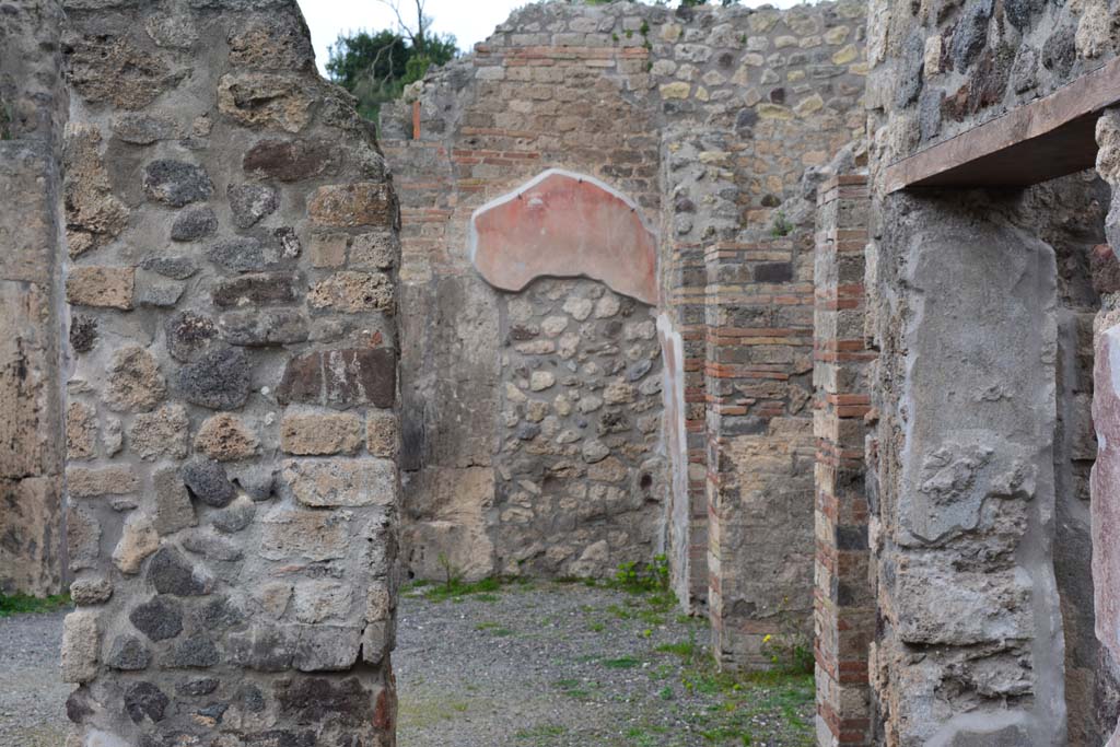 IX.5.9 Pompeii. March 2017. Atrium “b”, looking north along east side of atrium, from east portico of peristyle “i”. 
Foto Christian Beck, ERC Grant 681269 DÉCOR.

