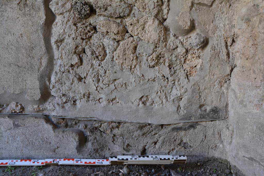 IX.5.9 Pompeii. May 2017. Room e, lower south wall in south-west corner.
Foto Christian Beck, ERC Grant 681269 DCOR.
