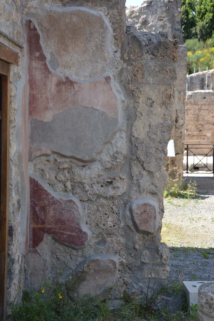 IX.5.9 Pompeii. May 2017. Room i, north wall in north-west corner of north portico.
Foto Christian Beck, ERC Grant 681269 DCOR.
