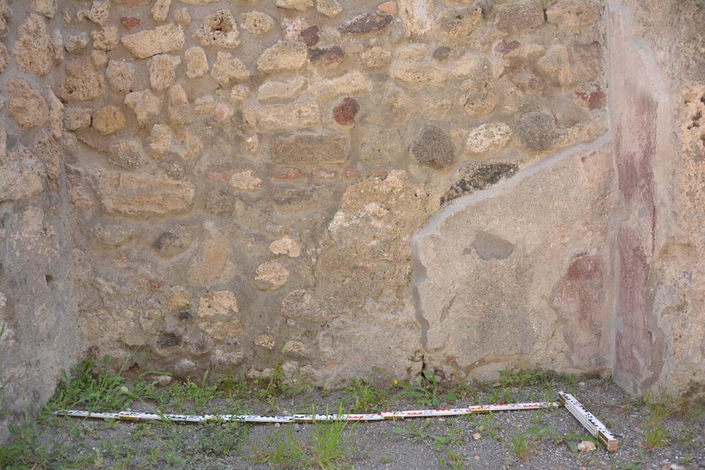 IX.5.9 Pompeii. May 2017. Room “a”, east side of entrance corridor/fauces, at north end near doorway.
Foto Christian Beck, ERC Grant 681269 DÉCOR.

