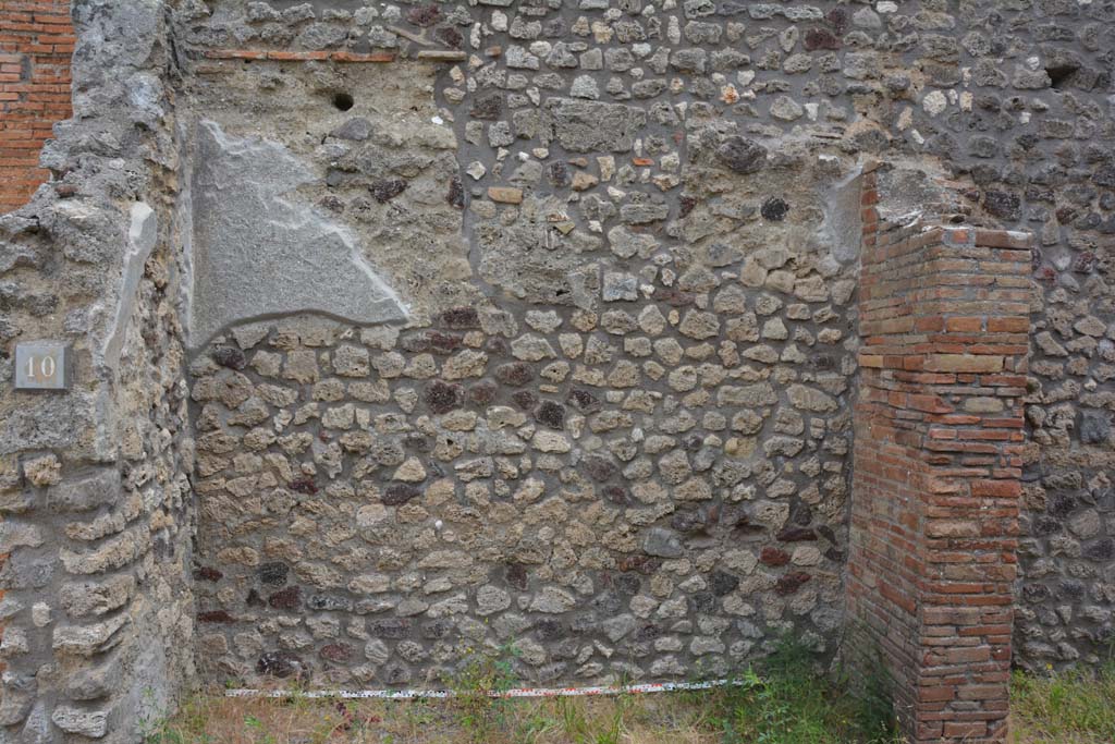 IX.5.10 Pompeii. May 2017. Lower east wall.
Foto Christian Beck, ERC Grant 681269 DÉCOR.
