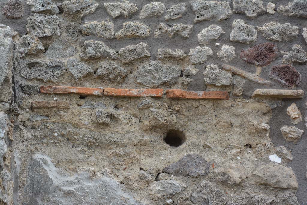 IX.5.10 Pompeii. May 2017. Detail from east wall at north end.
Foto Christian Beck, ERC Grant 681269 DÉCOR.
